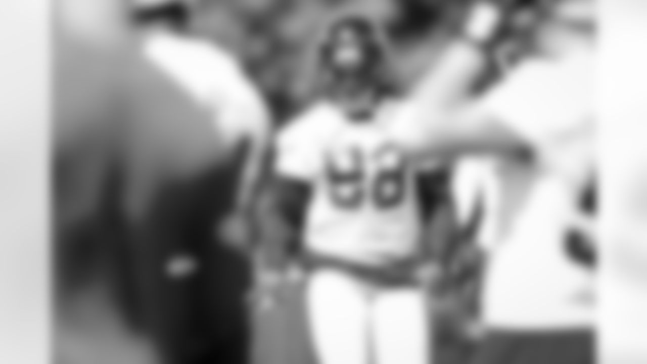 DE Takkarist McKinley