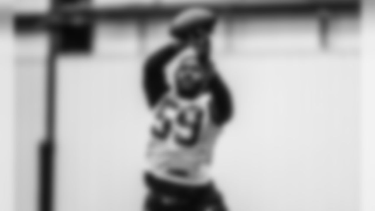 LB De'Vondre Campbell