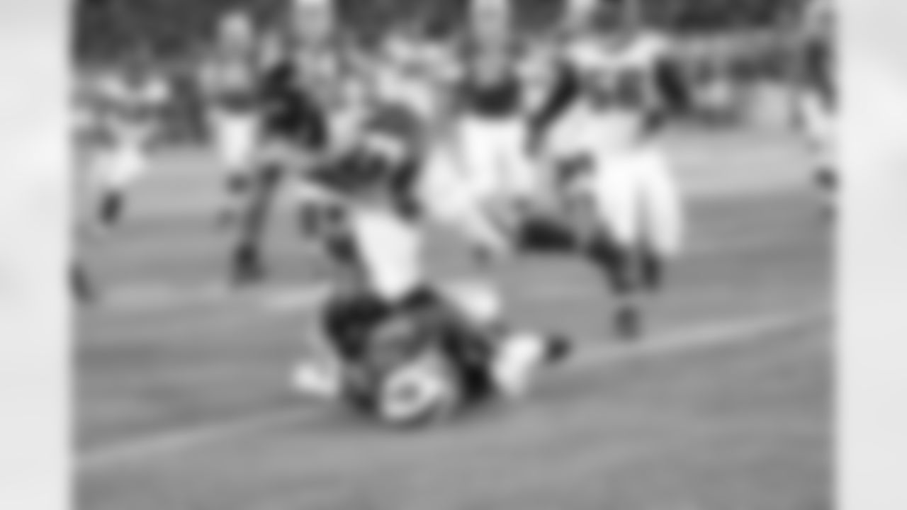 DE Osi Umenyiora tackles Bills RB C.J. Spiller as S William Moore runs in