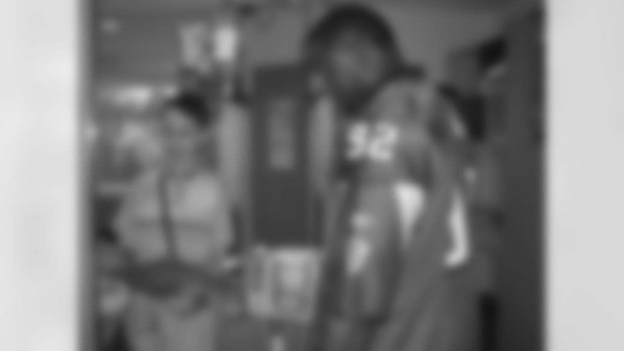 The Atlanta Falcons visit CHOA // Atlanta, GA // Chauncey Davis spending time with patients //