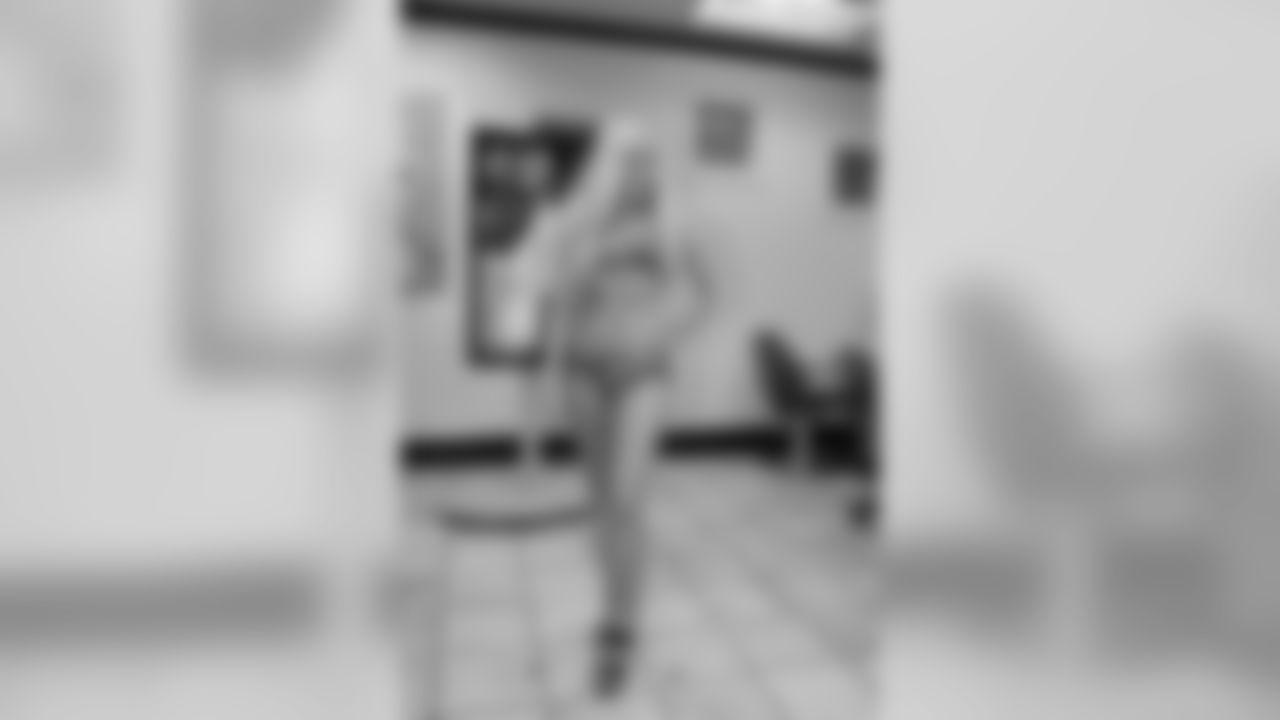 Kelsi S. // 2011 Atlanta Falcons Cheerleaders Swimsuit Calendar Fitting // 2011 // Atlanta -