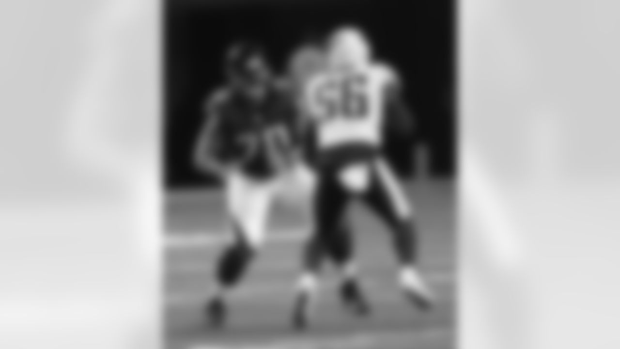 T Jake Matthews goes up against Titans LB Akeem Ayers