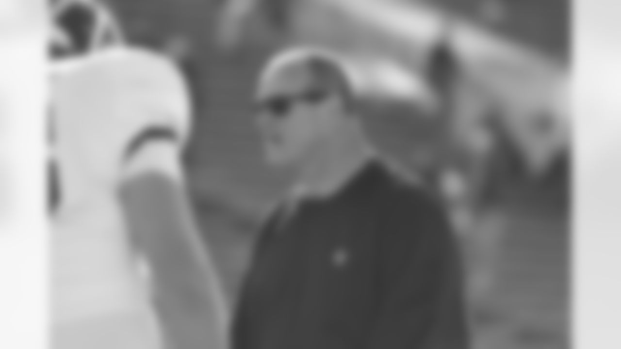 Offensive line coach Mike Tice instructs a drill.