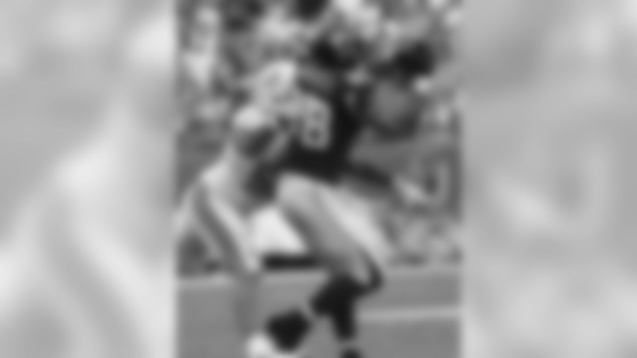 Falcons TE Tony Gonzalez catches a pass during an Sept.22, 2013 game against the Dolphins.