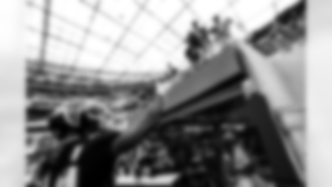 Atlanta Falcons running back Cordarrelle Patterson #84 signs an autograph for a fan prior to a game against the Los Angeles Rams at SoFi Stadium in Inglewood, California on Sunday, September 18, 2022. (Photo by Brandon Magnus/Atlanta Falcons)