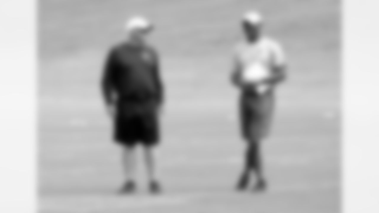 Head coach Mike Smith talks to special teams coordinator Keith Armstrong