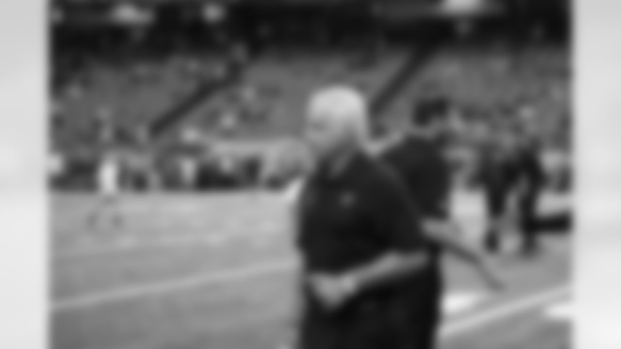 Head coach Mike Smith pre-game