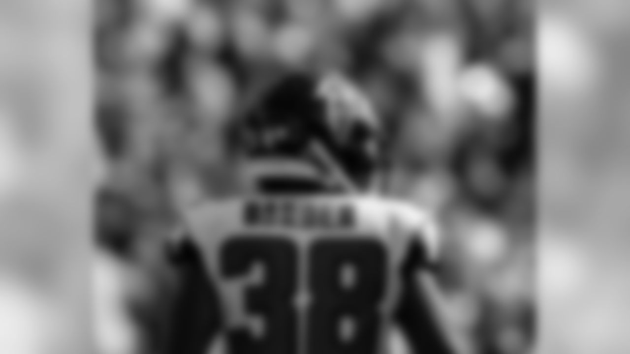 Atlanta Falcons running back Kenjon Barner #38 looks on at Raymond James Stadium in Tampa, FL, on Sunday December 29, 2019. (Photo by Kara Durrette/Atlanta Falcons)