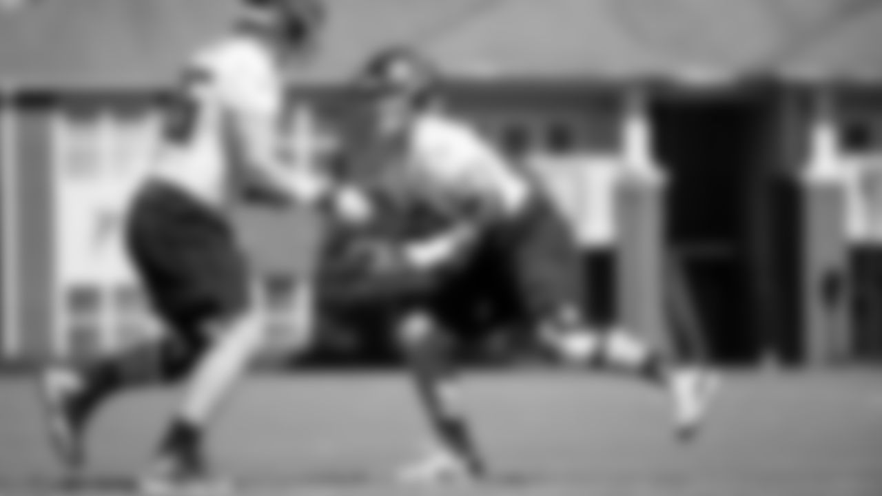 Atlanta Falcons offensive tackle Kaleb McGary #76 works with offensive tackle Jake Matthews #70 during practice at IBM Performance Field. (Photo by Kara Durrette/Atlanta Falcons)