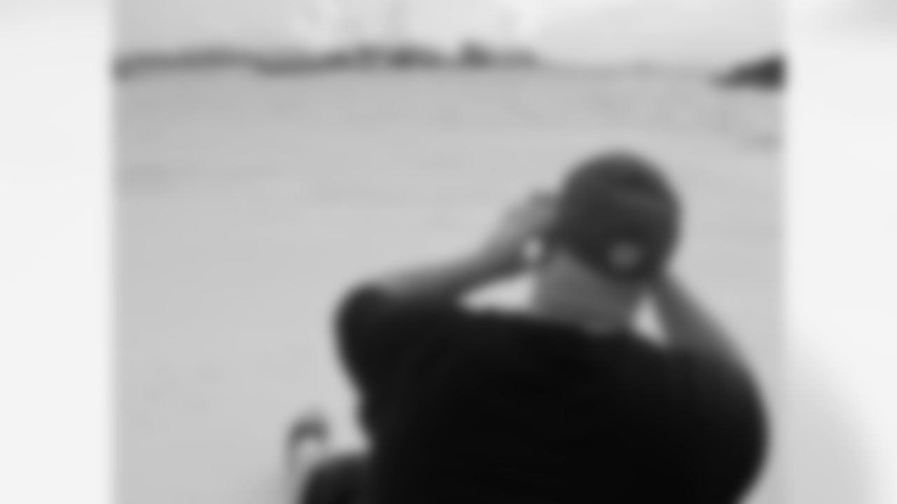 Falcons Creative Services Director Mike Benford takes some photos of the beautiful scenery on the beach in Bermuda // Atlanta Falcons Cheerleaders Swimsuit Calendar Photo Shoot - Day 1 // 5/26/11 // Bermuda -