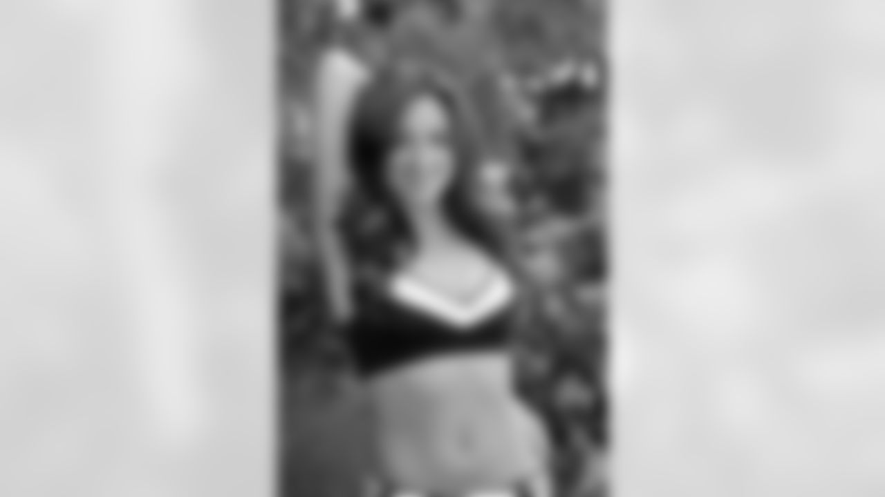 Katharine M. // 2011 Atlanta Falcons Cheerleaders Studio Shots // 2011 // Atlanta -