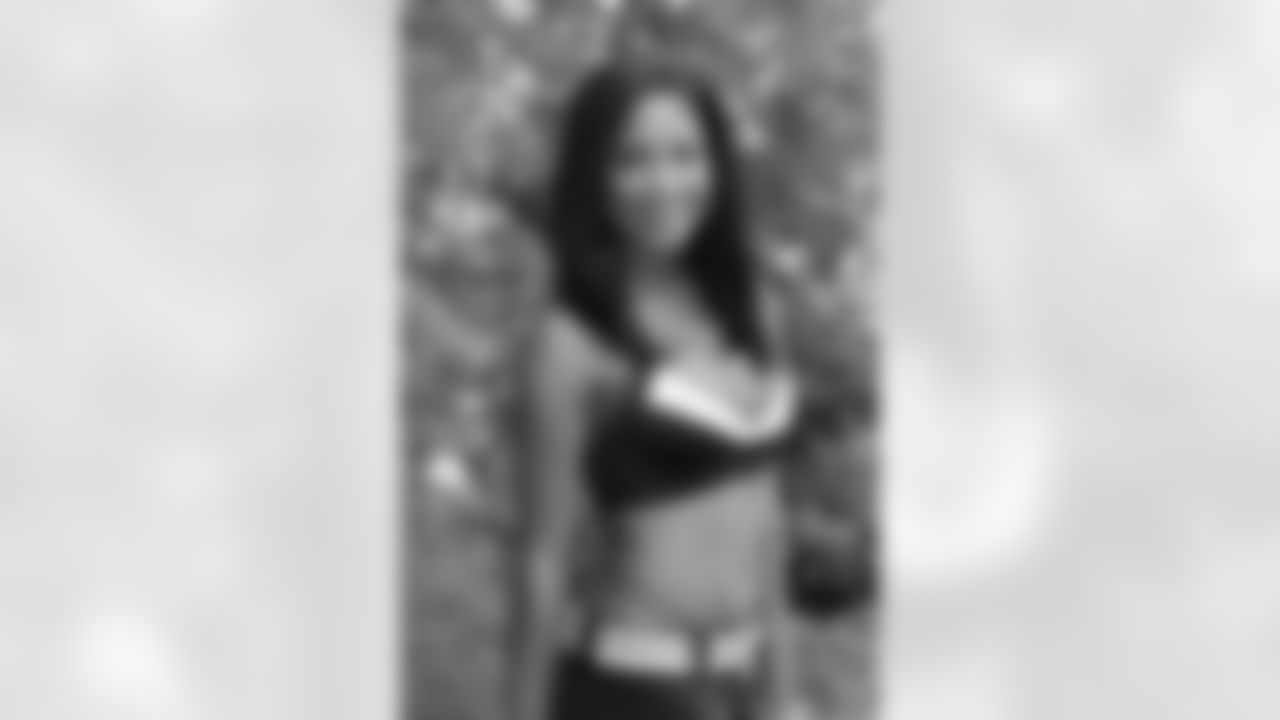 Kelly P. // 2011 Atlanta Falcons Cheerleaders Studio Shots // 2011 // Atlanta -