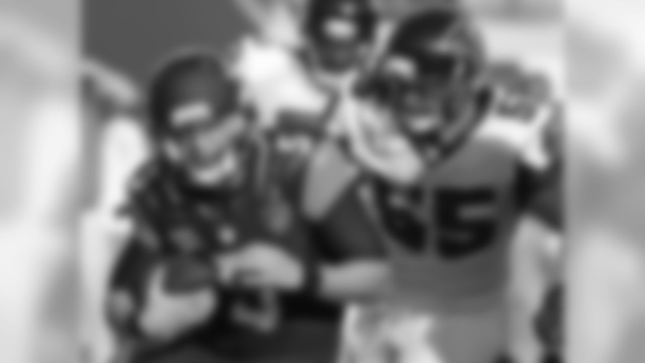 LB Paul Worrilow pressures Jaguars' QB Blake Bortles.