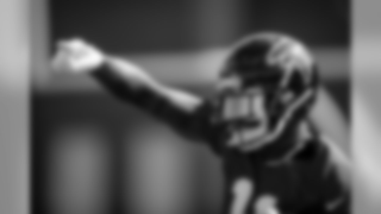 Atlanta Falcons wide receiver Julio Jones #11 gestures during practice. (Photo by Kara Durrette/Atlanta Falcons)