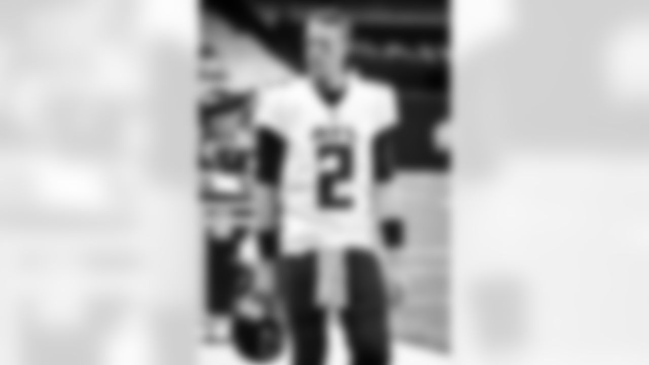 Atlanta Falcons quarterback Matt Ryan #2 warms up prior to a game against the New Orleans Saints at Caesars Superdome in New Orleans, Louisiana on Sunday, November 7, 2021. (Photo by Brandon Gallego/Atlanta Falcons)