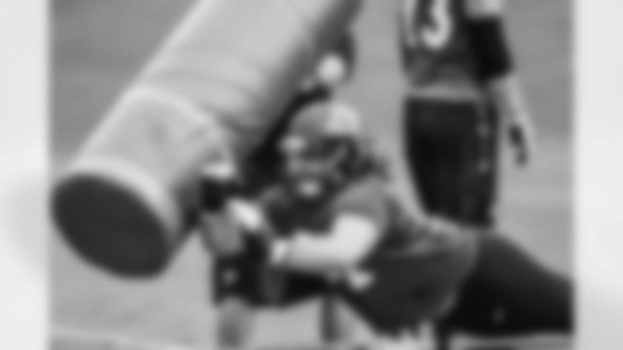 T Ty Sambrailo
Atlanta Falcons / Carmen Mandato