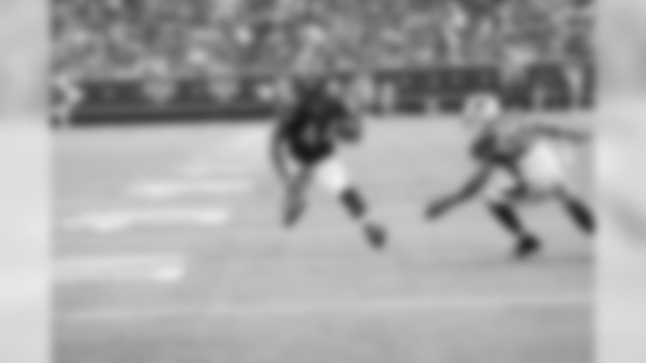 Jason Snelling logged a career?high 186 all?purpose yards and scored three touchdowns against Arizona // Falcons vs. Cardinals // 9/19/10 - Georgia Dome