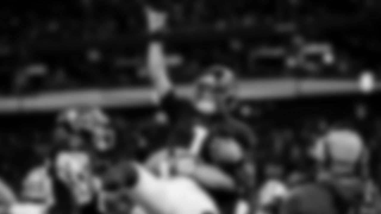 Atlanta Falcons quarterback Marcus Mariota #1 celebrates with teammates after a touchdown during the second half against the New Orleans Saints at Mercedes-Benz Stadium in Atlanta, Georgia on Sunday, September 11, 2022. (Photo by Kevin Liles/Atlanta Falcons)