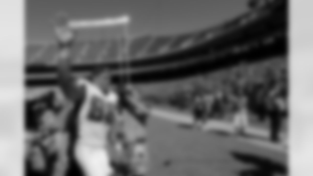 After the Falcons beat the Chiefs 40-24 at a Sept. 9, 2012 game, Tony Gonzalez waves to the crowd as he walks off Arrowhead Stadium.