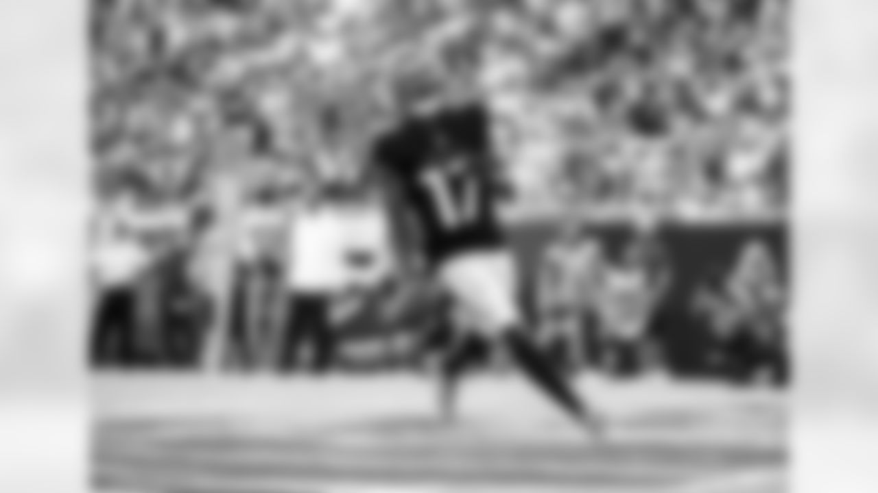 Atlanta Falcons wide receiver Olamide Zaccheaus #17 runs for a touchdown after a reception during the second half against the Tampa Bay Buccaneers at Raymond James Stadium in Tampa, Florida on Sunday, October 9, 2022. (Photo by Mitchell Martin/Atlanta Falcons)