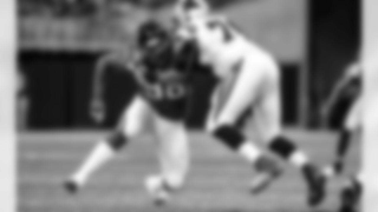 DE Takkarist McKinley