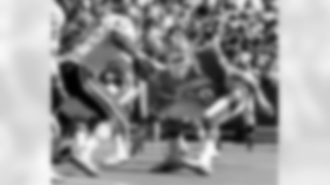 NFC tackle Mike Kenn prepares to battle AFC DE Art Still in the NFL Pro Bowl on January 31, 1982