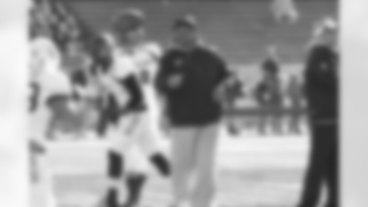 Assistant head coach/wide receivers coach Terry Robiskie