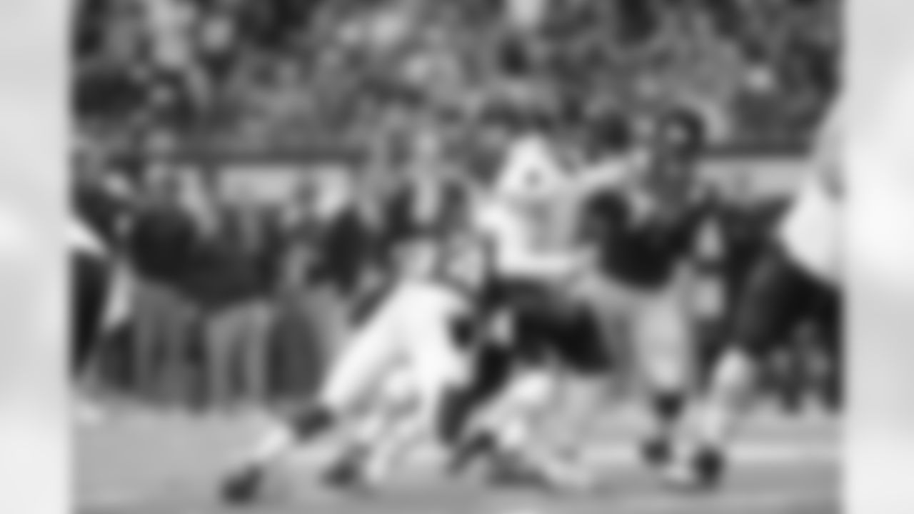 DE Jonathan Massaquoi takes down Bears QB Jay Cutler