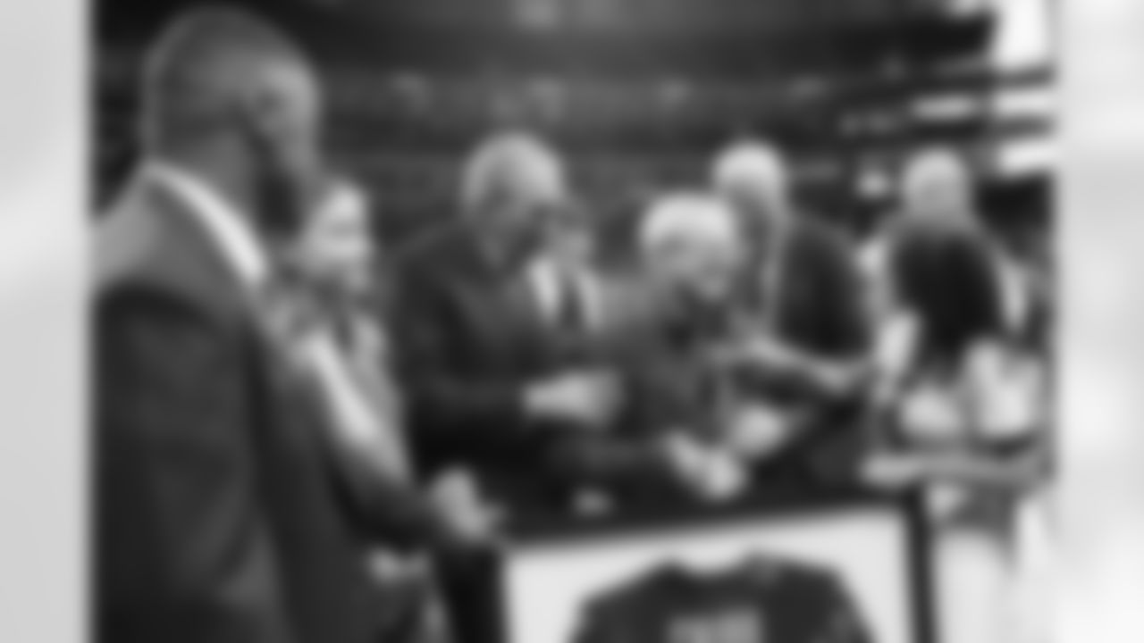 Jimmy Cribb, Arthur Blank, Angie Blank, Rich McKay
Atlanta Falcons / Carmen Mandato