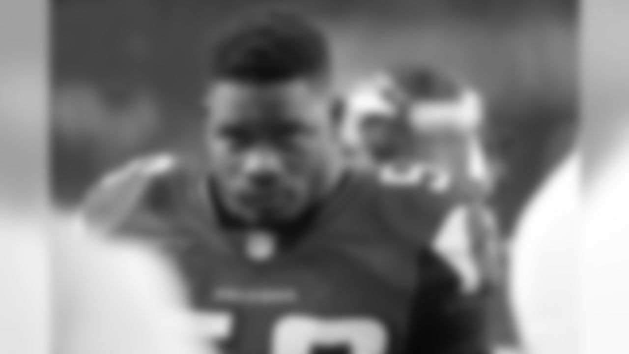 LB Sean Weatherspoon gets the look in his eye before a game.