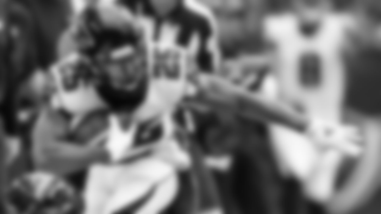 Atlanta Falcons running back Ito Smith #25
