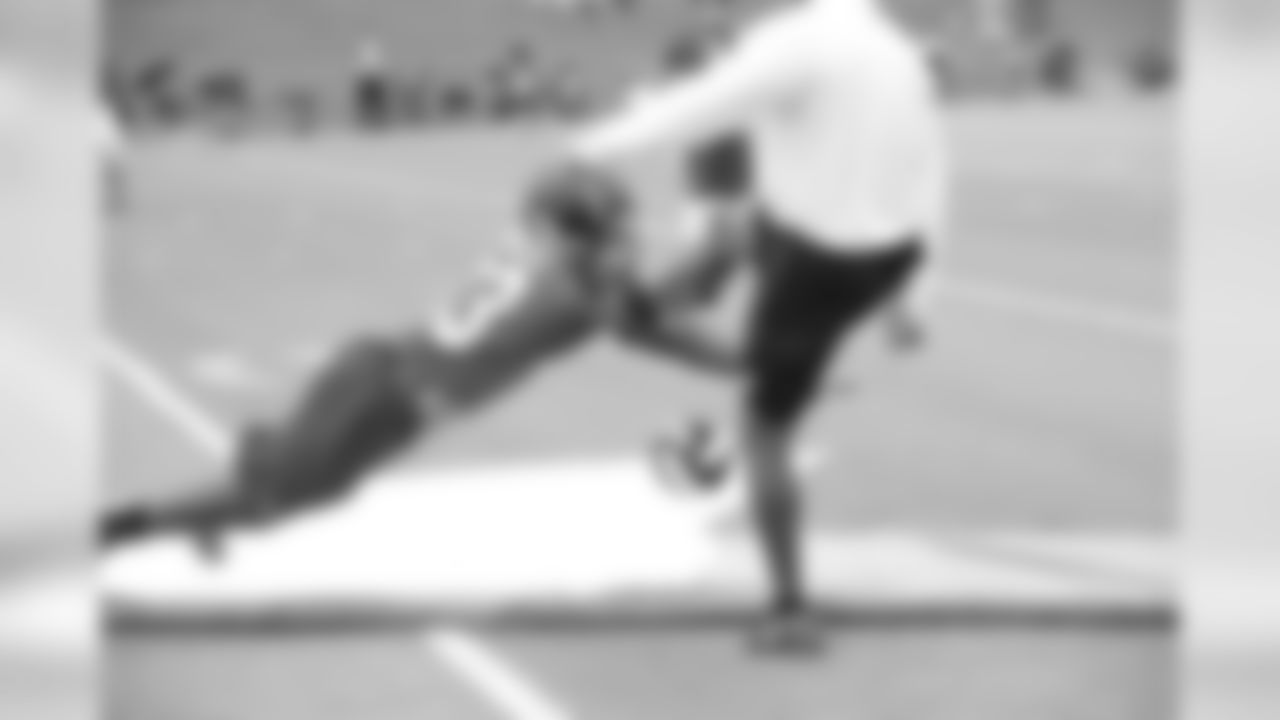 RB Donald Russell dives during a punt block drill