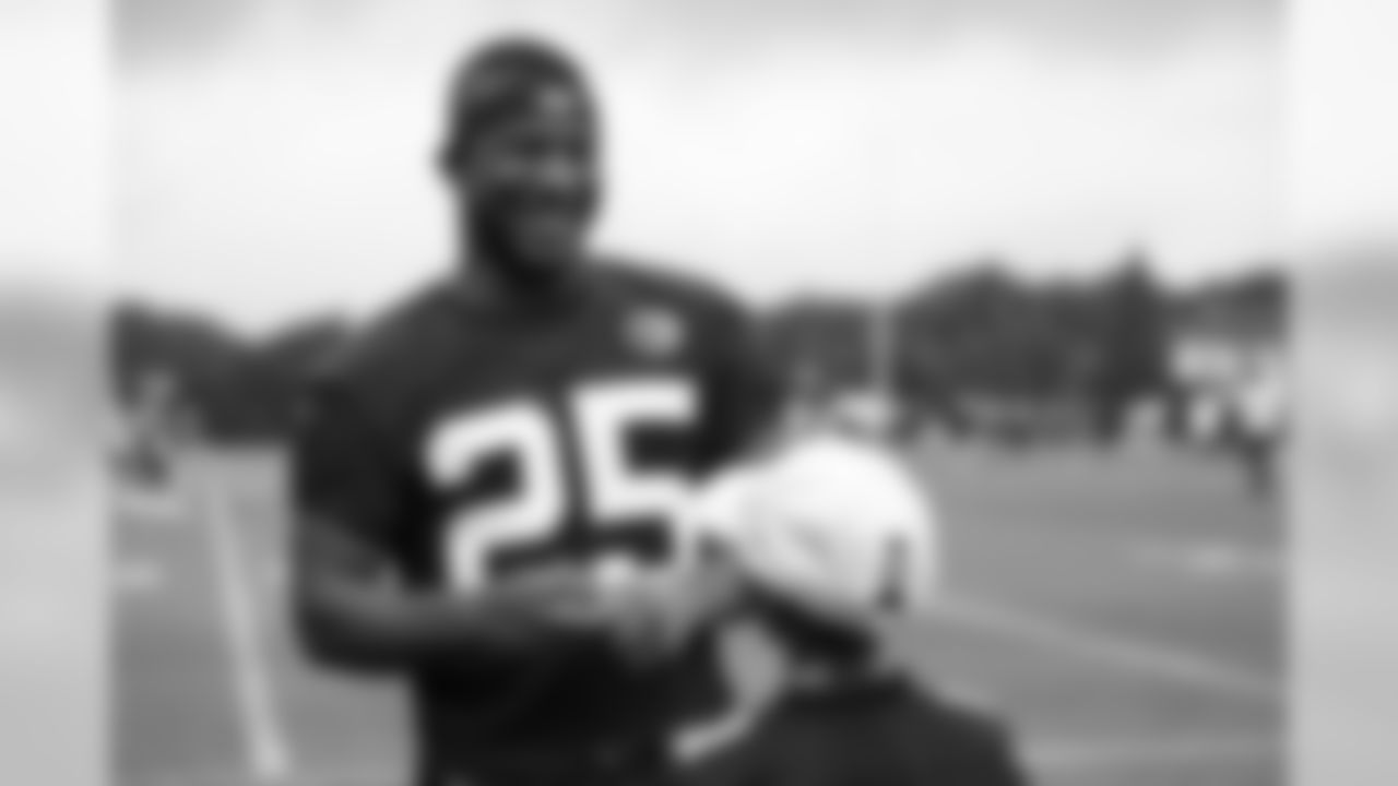 RB Ito Smith and D'Eric Salder on the second day of practice. (Photo by Steffenie Burns/Atlanta Falcons)