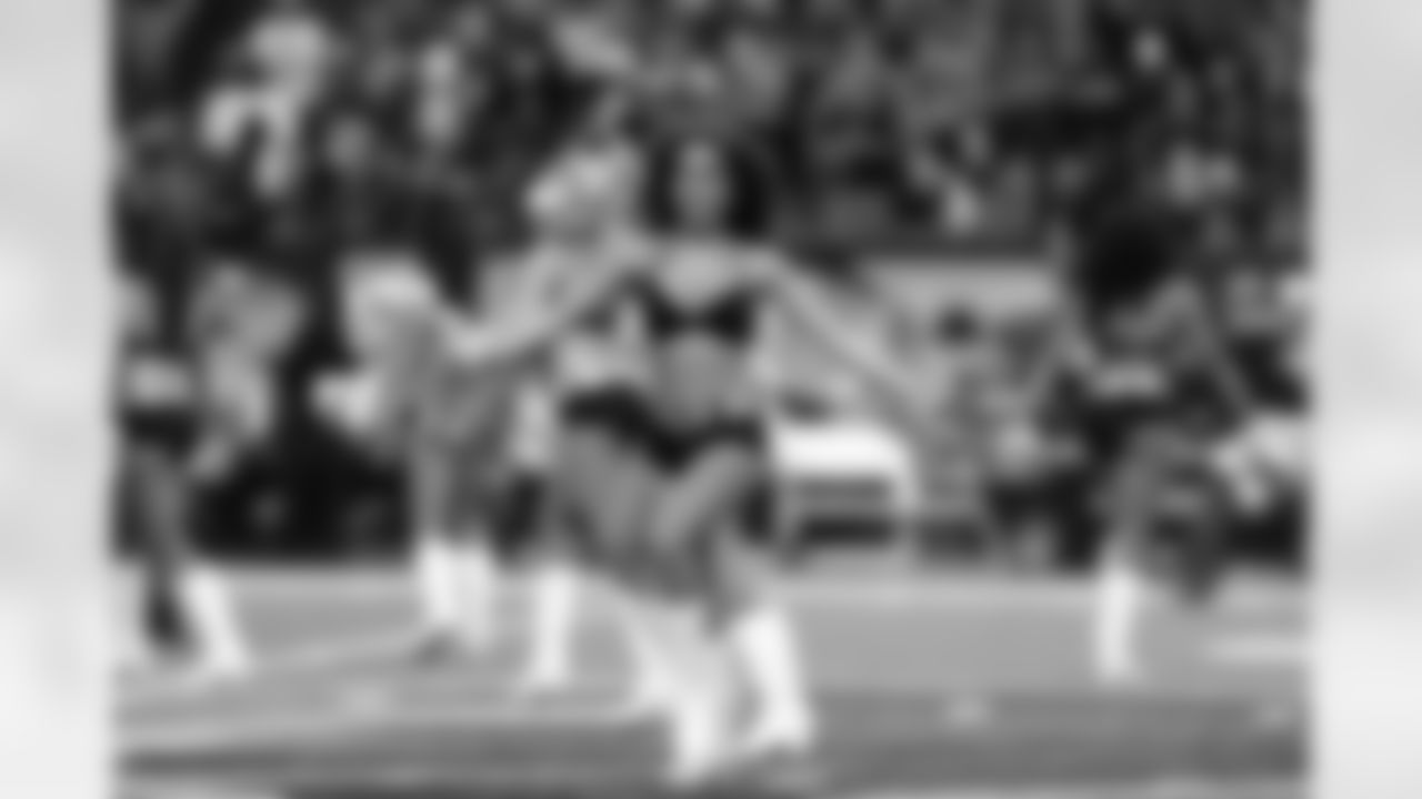 Melissa Z. and the Atlanta Falcons Cheerleaders perform mid-field before the NFC Championship game (PHOTOS: Art Morrison, Special to AtlantaFalcons.com)