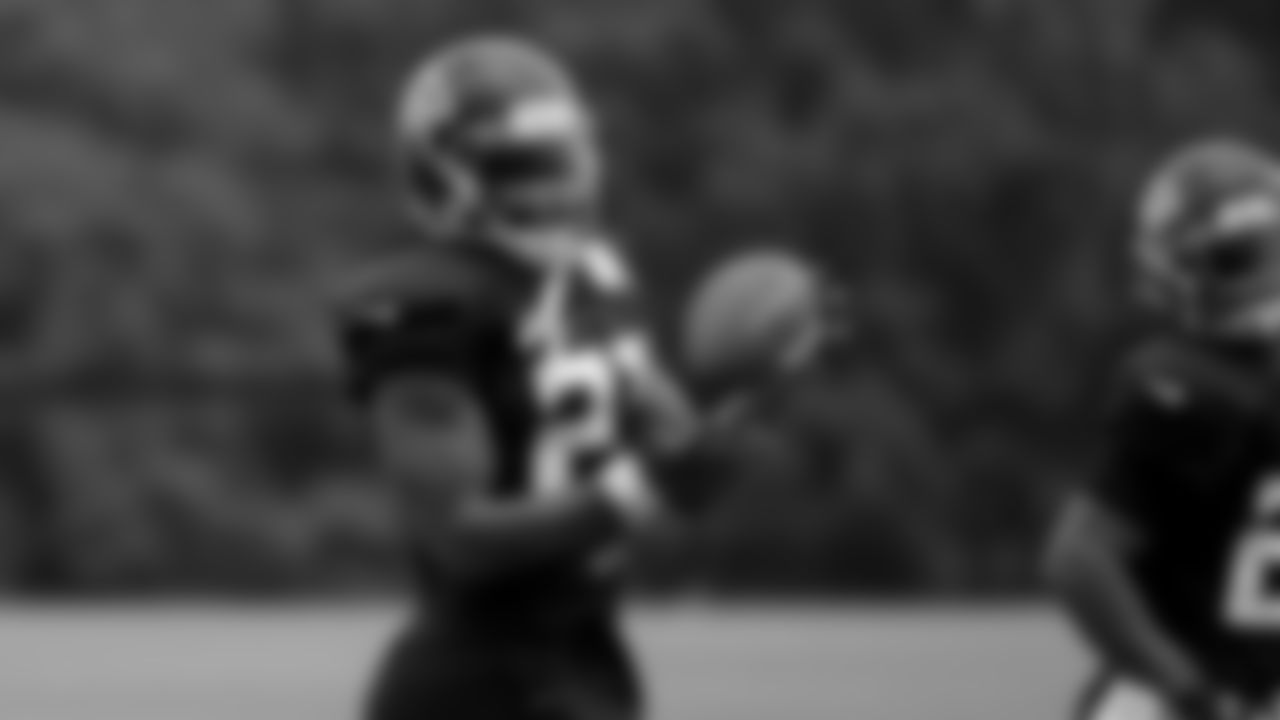 Atlanta Falcons running back Todd Gurley II #21 warms up during practice at IBM Performance Field. (Photo by Kara Durrette/Atlanta Falcons)