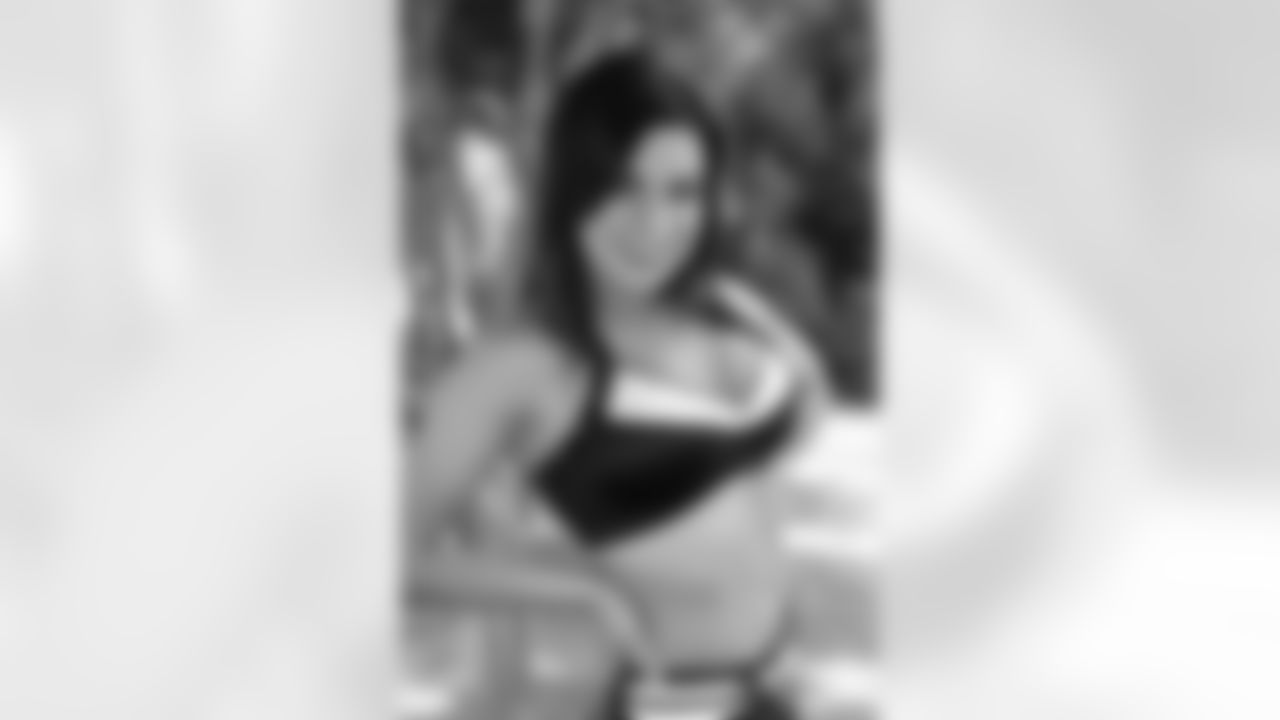 Sara D. // 2011 Atlanta Falcons Cheerleaders Studio Shots // 2011 // Atlanta -