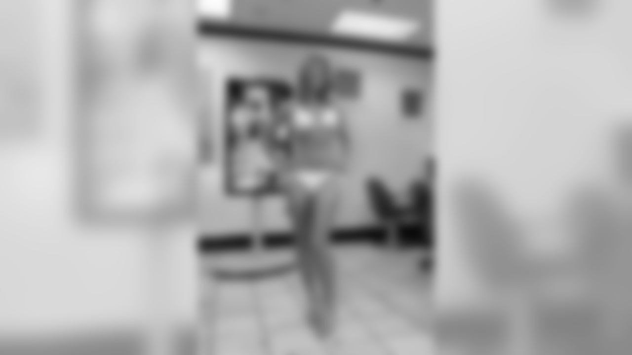 Naiz B. // 2011 Atlanta Falcons Cheerleaders Swimsuit Calendar Fitting // 2011 // Atlanta -