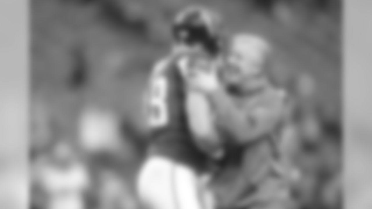 TE Tony Gonzalez shakes hands with Seahawks head coach Pete Carroll before the game