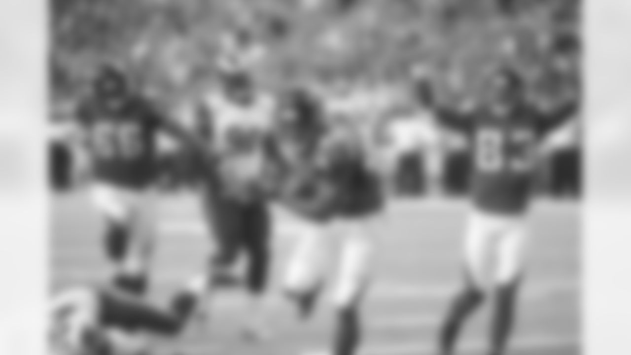 RB Jason Snelling picks up six for the Falcons