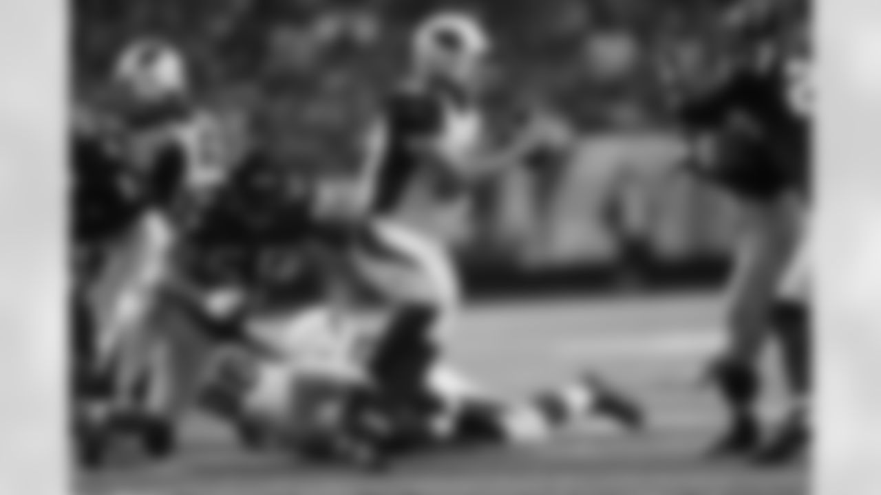 DE John Abraham gets pressure on Cardinals QB John Skelton