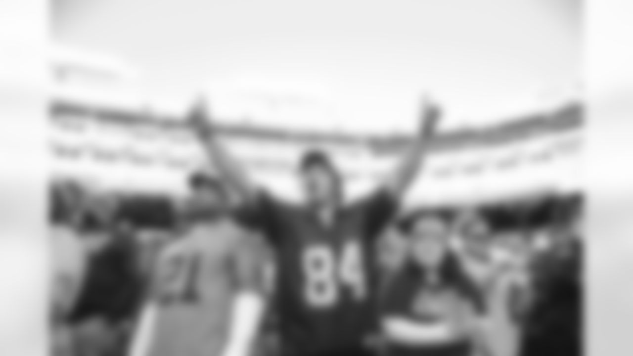 Atlanta Falcons/ Carmen Mandato