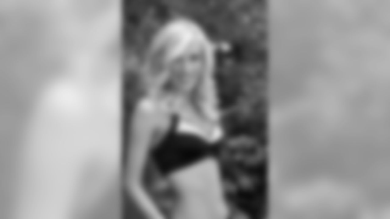 Jamie K. // 2011 Atlanta Falcons Cheerleaders Studio Shots // 2011 // Atlanta -