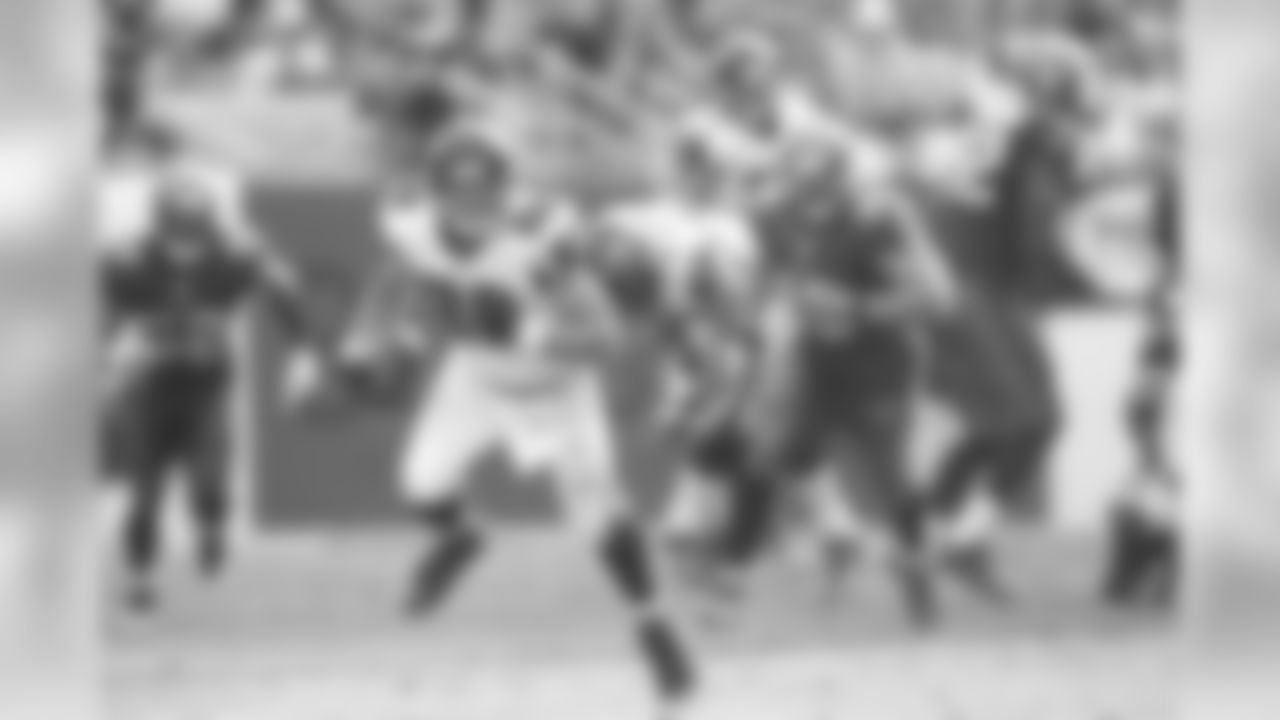1117_TonyGonzalez_4