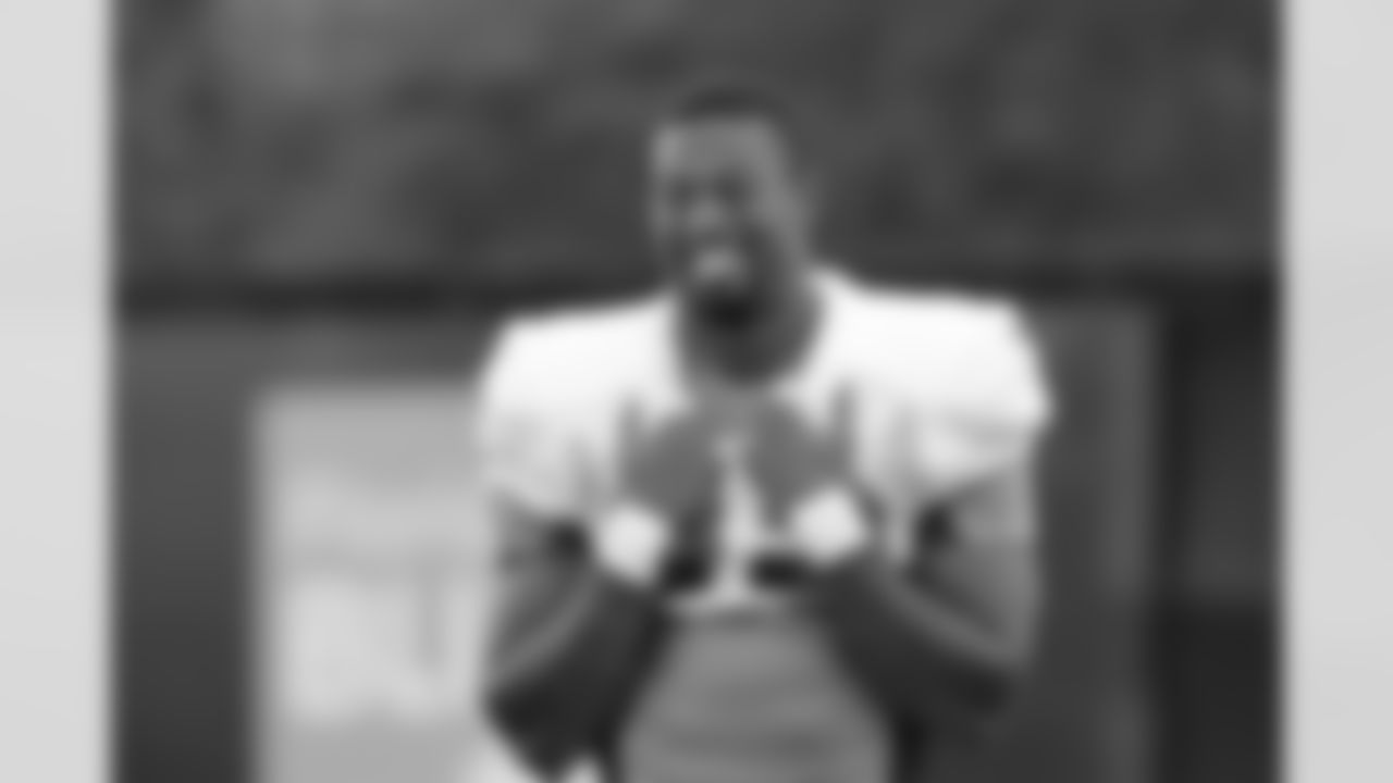 DE Ray Edwards // Combined Practice with Jacksonville // August 17, 2011 // Jacksonville, Fla. —
