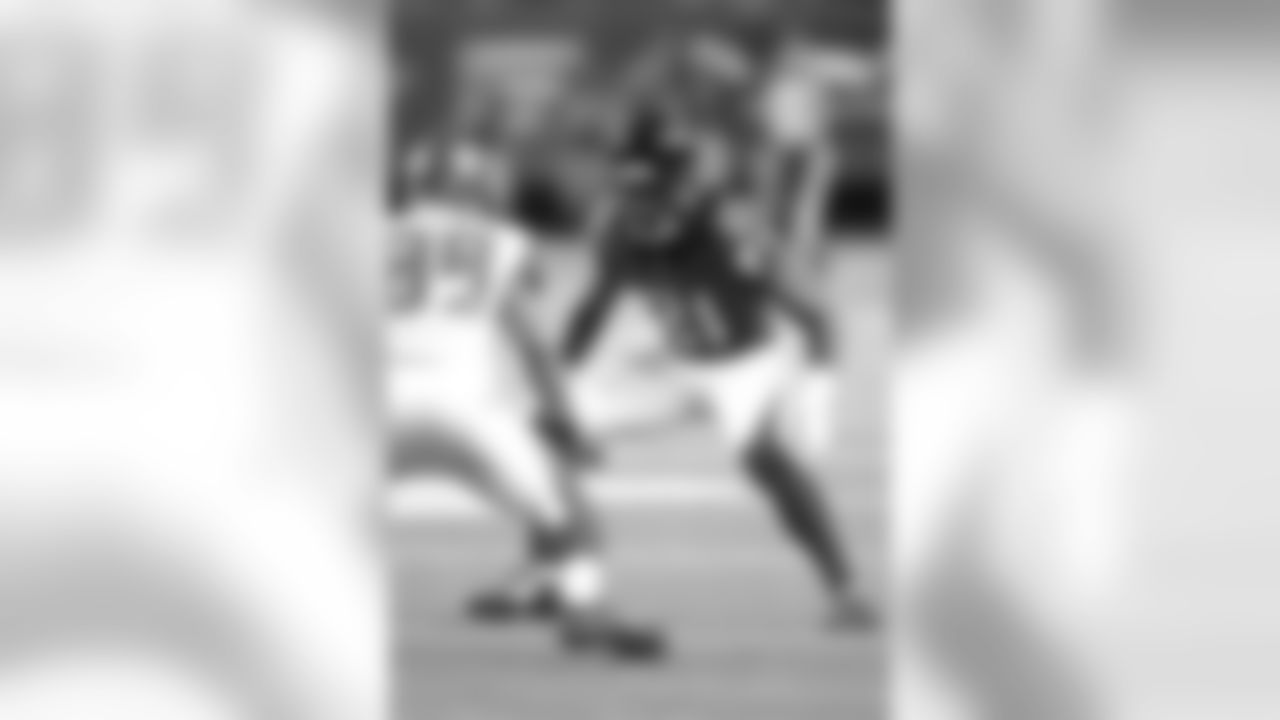 CB Desmond Trufant stares down Buccaneers WR Russell Shepard