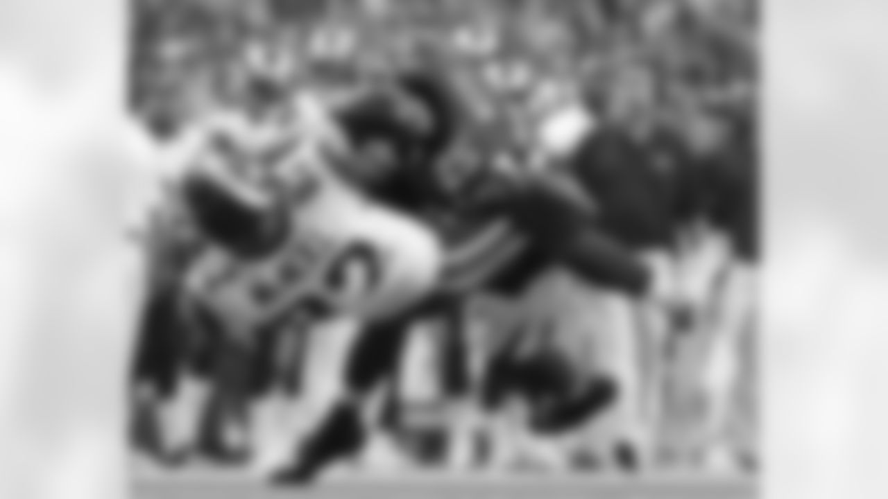 S William Moore takes down Rams WR Mike McNeill