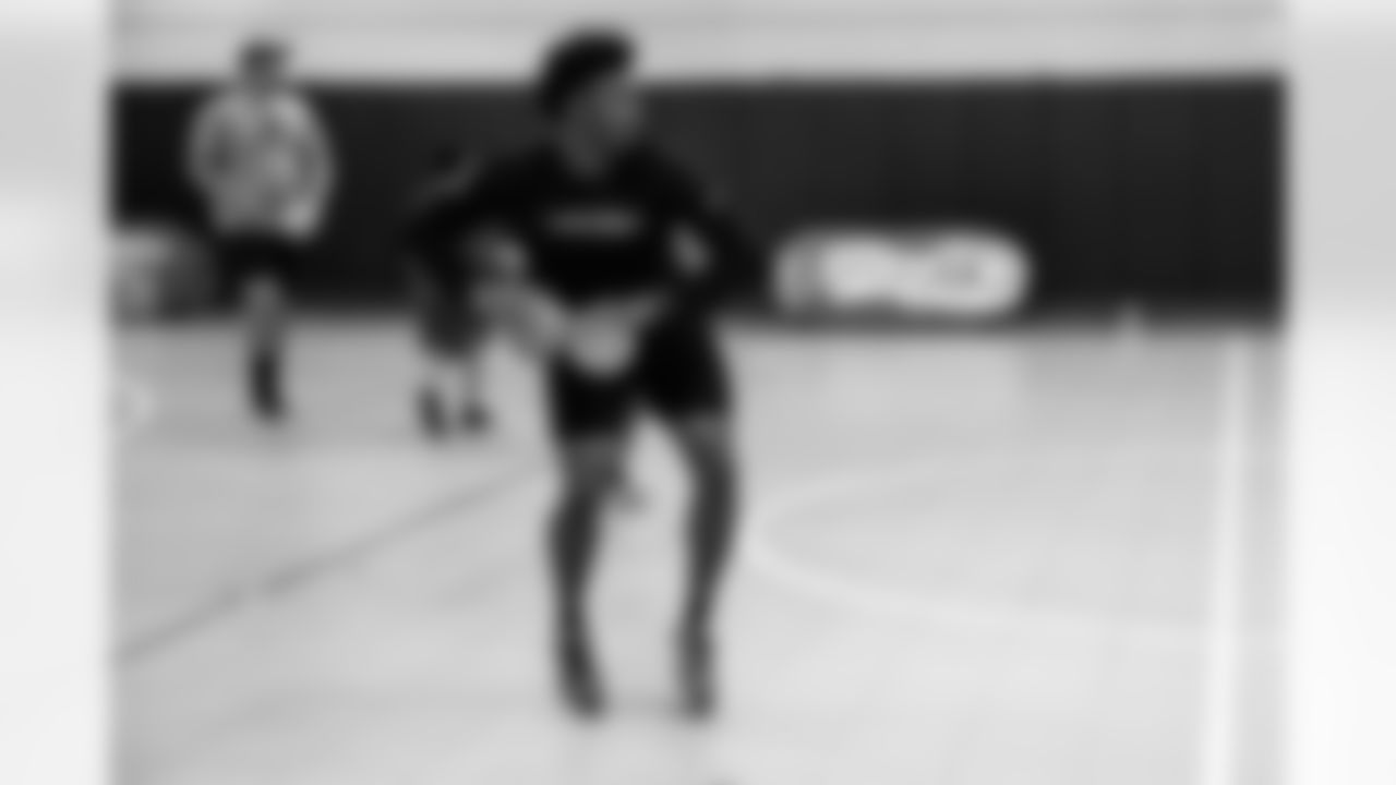 LB Del'Shawn Phillips