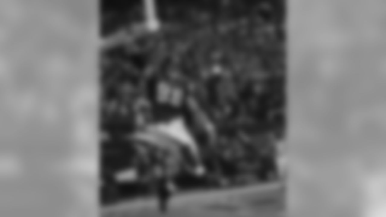 Tony-Gonzalez-2009-012