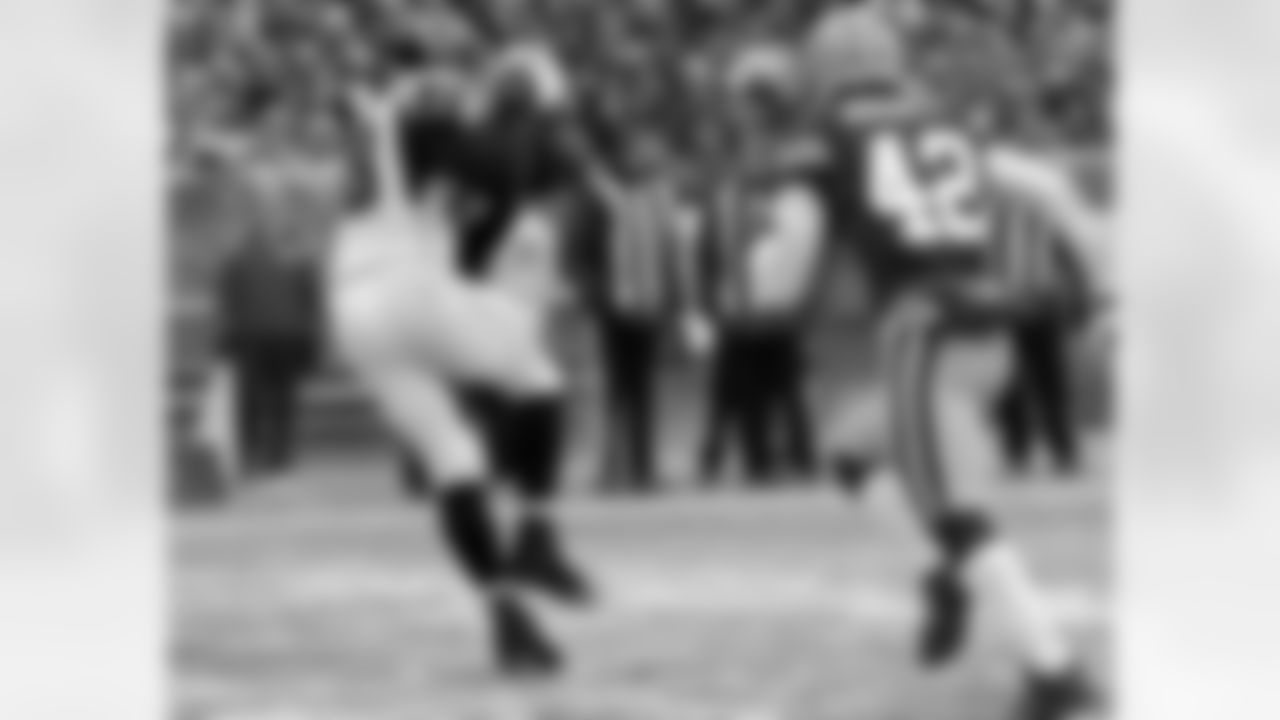 Tight end Tony Gonzalez continues to make his way towards football immortality. Gonzalez is only 54 yards shy of eclipsing the 15,000 receiving yard mark and could very well do it this week against the Redskins. When the two teams battled last season, Gonzalez recorded 13 catches for 123 yards, thus making the 54-yard mark seem miniscule.