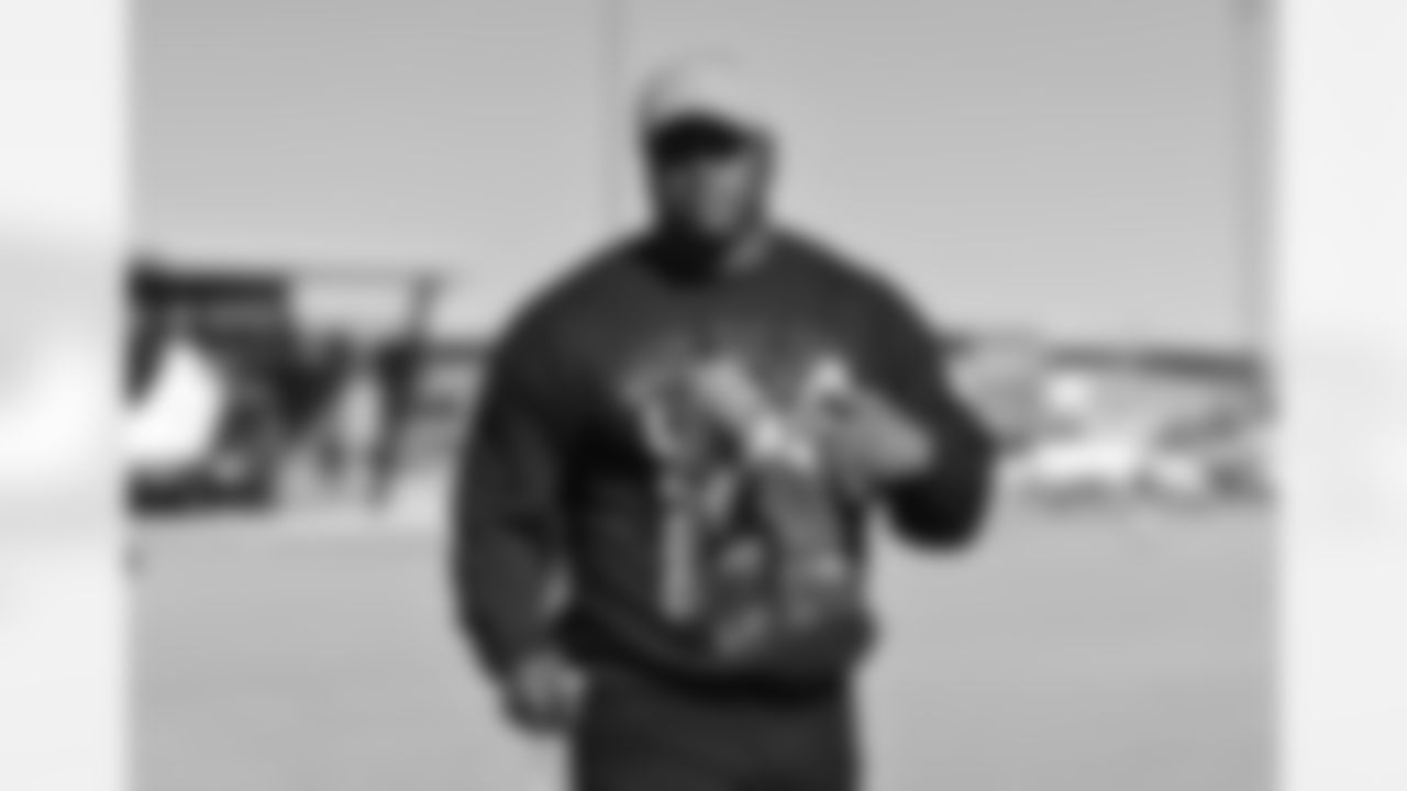 Atlanta Falcons defensive end Marlon Davidson #90 arrives to travel at Hartsfield-Jackson International Airport in Atlanta, Georgia, on Saturday November 13, 2021. (Photo by Brandon Magnus/Atlanta Falcons)